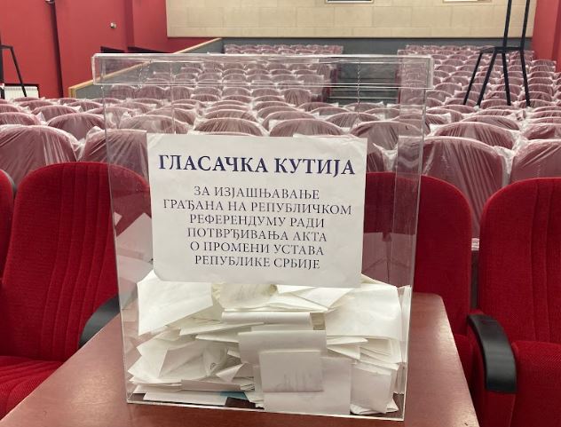 гласачка кутија