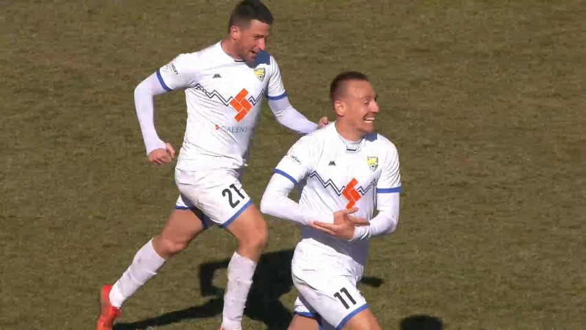 Фудбалер Златибора Јеремић слави гол