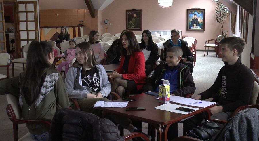 Трибина Знање једна од основних животних вредности