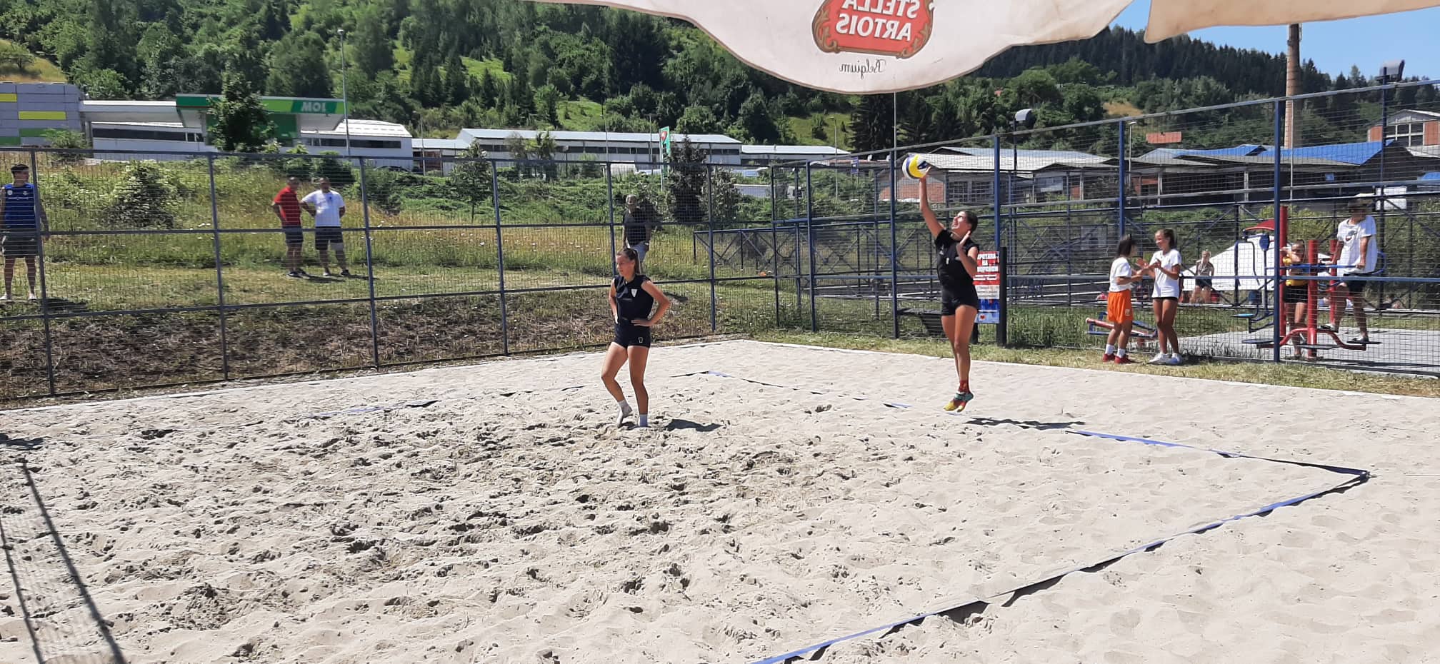 Утакмица одбојке на песку