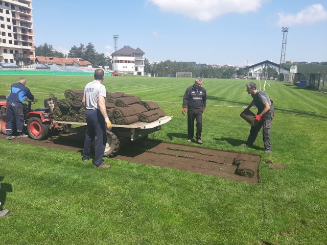 Радници Културног центра Чајетина мењају бусен