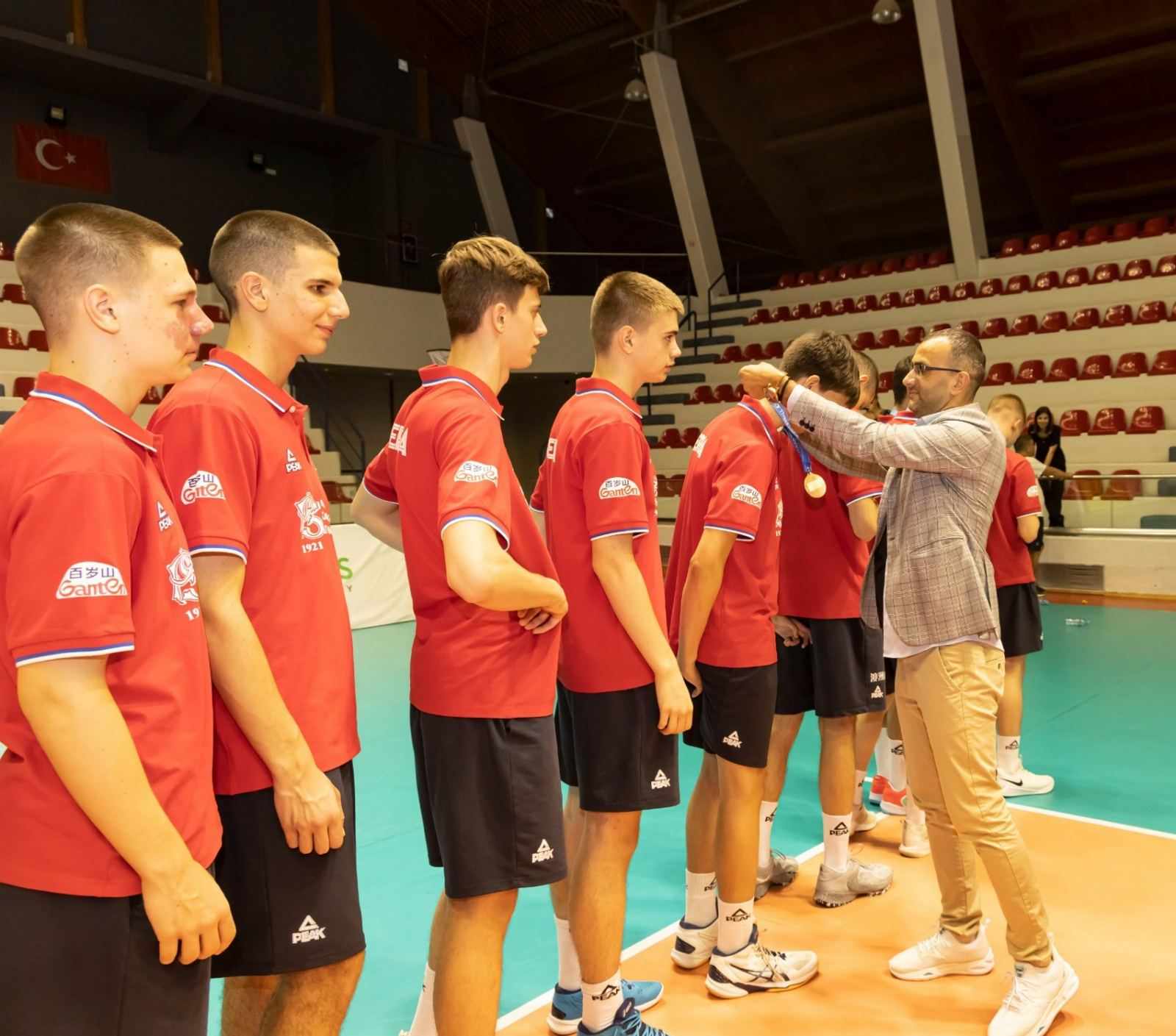 Млади одбојкаш из Чајетине, Петар Брашанац, са пионирском репрезентацијом Србије освојио је бронзу