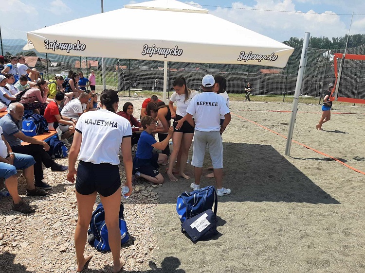 Такмичарке Чајетине у бич волеју