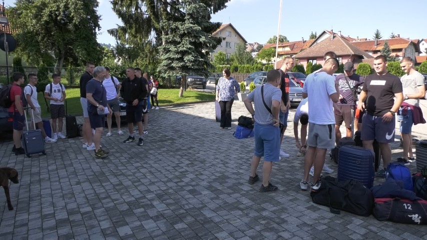 Спортисти Чајетине на поласку за Колашин