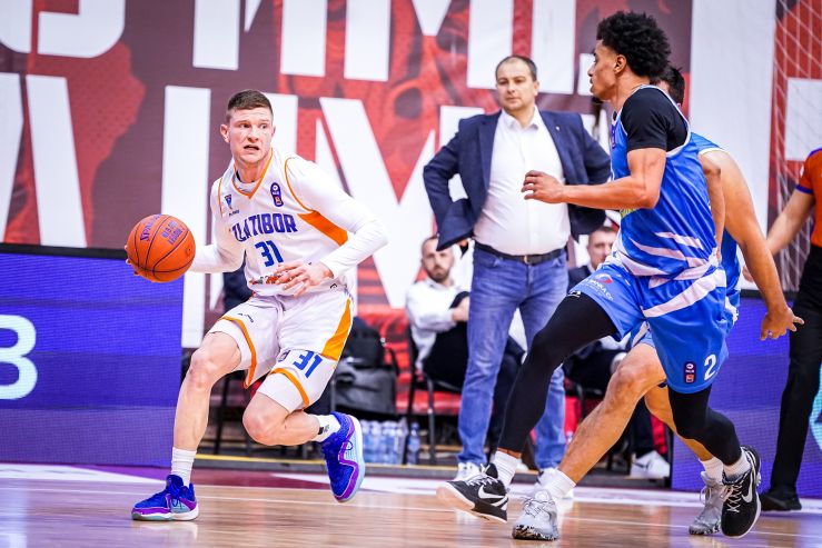 Ребец јунак у победама