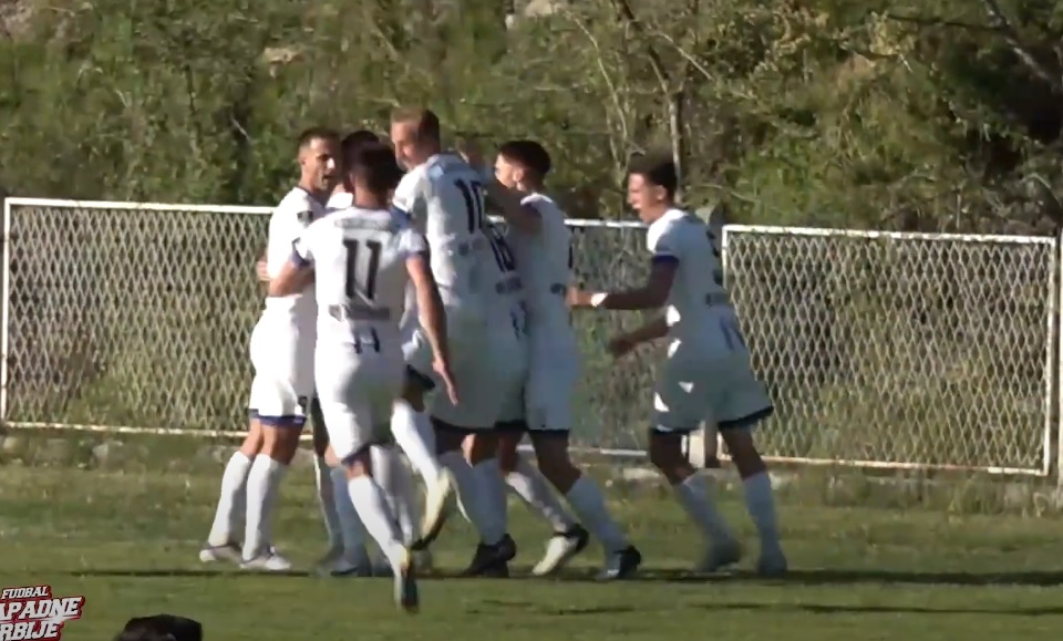 Фудбалери Златибора прослављају погодак
