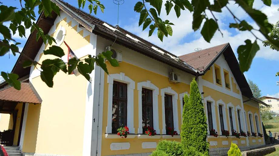 Библиотека „Љубиша Р. Ђенић“ расписује Конкурс за афористичара године Библиотека „Љубиша Р. Ђенић“ расписује Конкурс за афористичара године