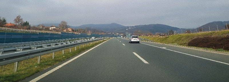 ‘Путеви Србије’ опомињу возаче: ‘Не вози зауставном траком, не заустављај живот’ ‘Путеви Србије’ опомињу возаче: ‘Не вози зауставном траком, не заустављај живот’