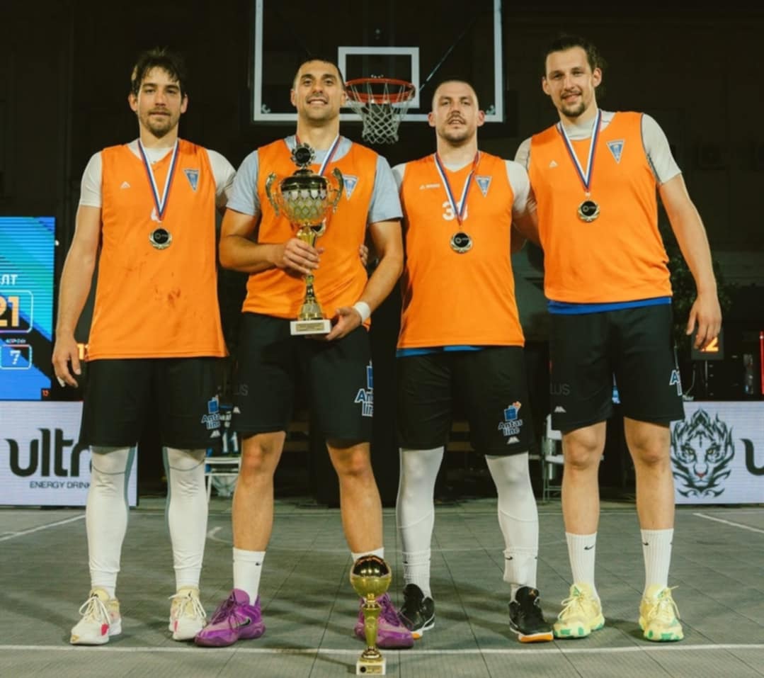 Златибор3х3 са пехаром после првог турнира