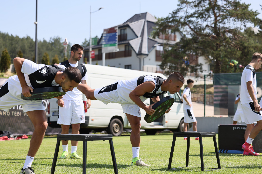 Фудбалери Партизана на тренингу Фудбалери Партизана на тренингу