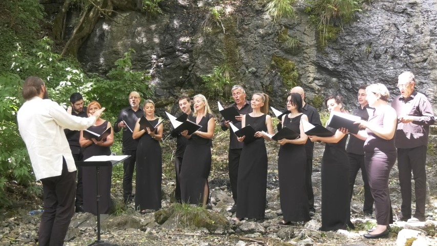 Београдски студио за вокалну музику на водопаду Скакавац