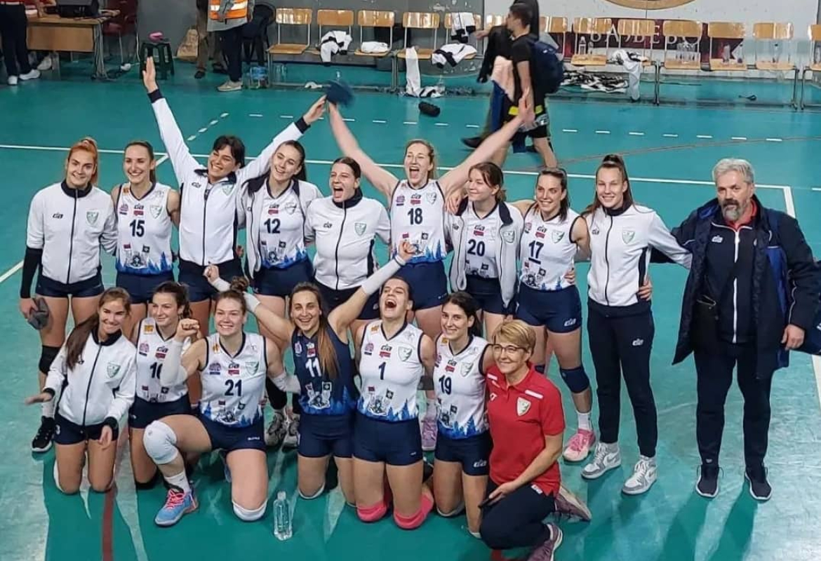 Одбојкашице славе победу 