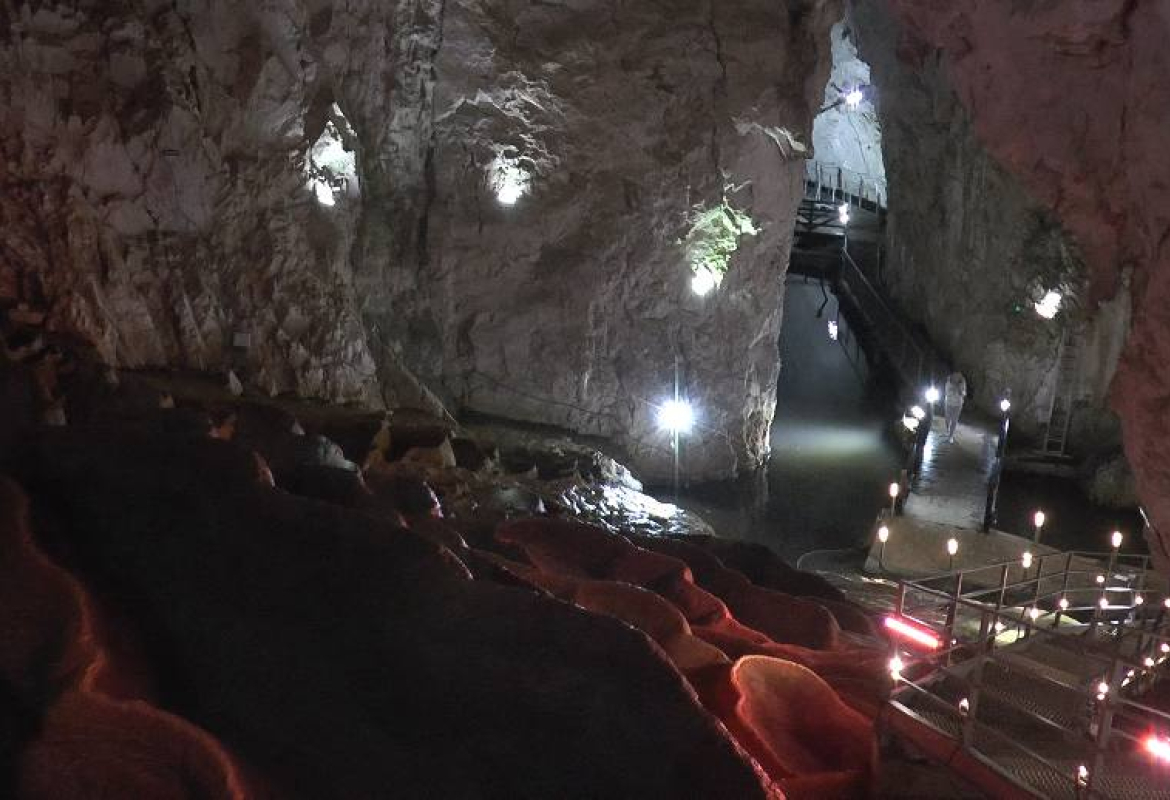 Уређене нове стазе у Стопића пећини