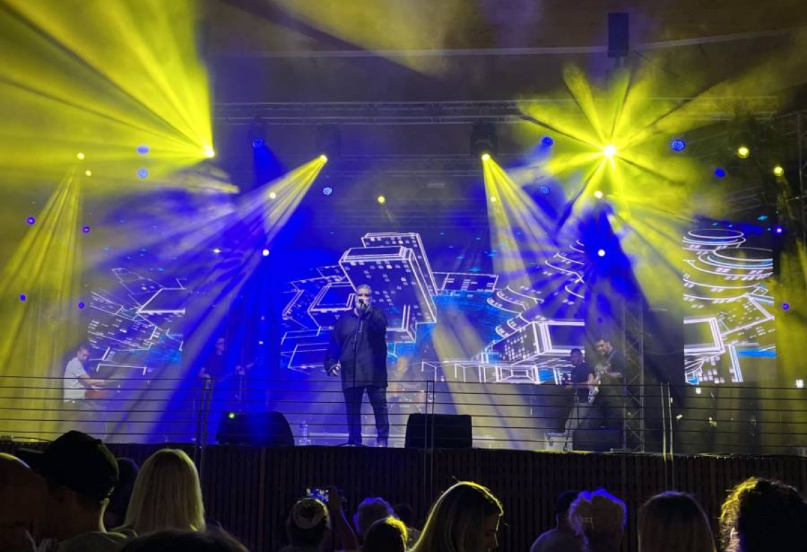 У понедељак, 11. августа, у оквиру „Златиборског лета 2025“, на Краљевом тргу одржан је концерт популарног Луна бенда из Ужица