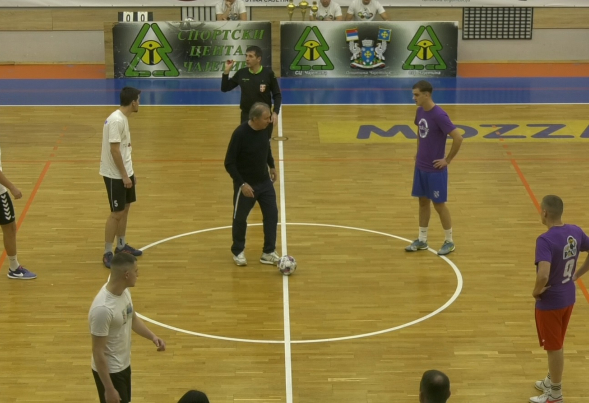 Милован Рајевац изводи почетни ударац