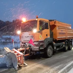 Екипе зимске службе KJП „Златибор“ ангажоване су на терену од самог почетка падавина