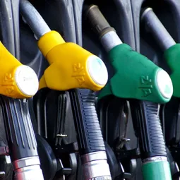  У наредних седам дана  гориво јефтиније за 2 динара по литру